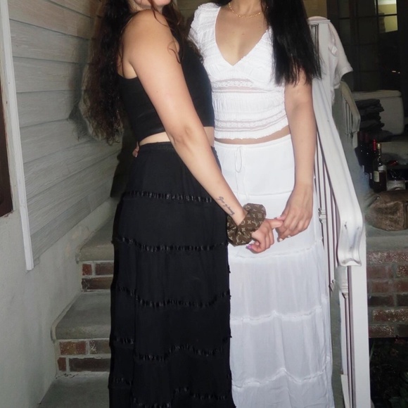 WHITE TOP AND SKIRT SET (GARAGE CLOTHING) EXCELLENT - Picture 2 of 5